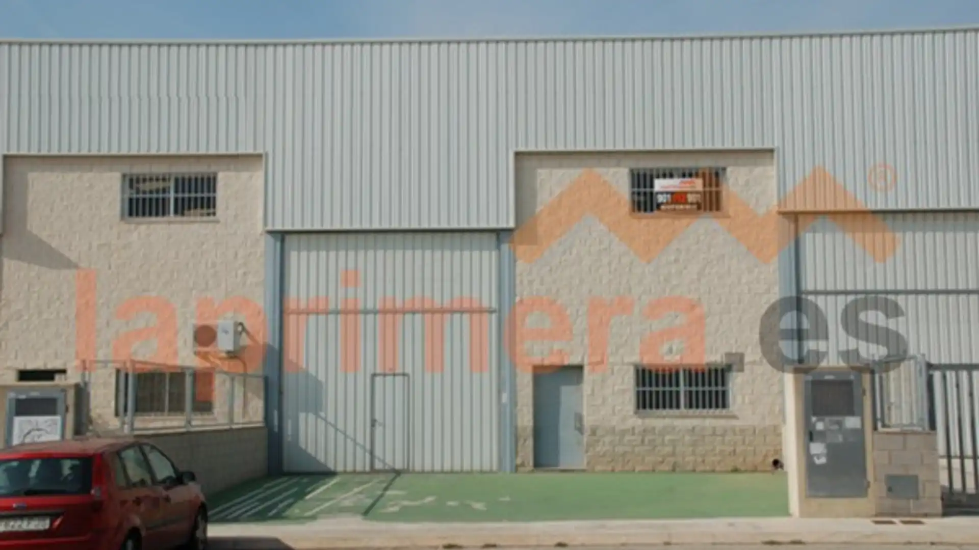 Vista exterior de Nave industrial de alquiler en Xirivella