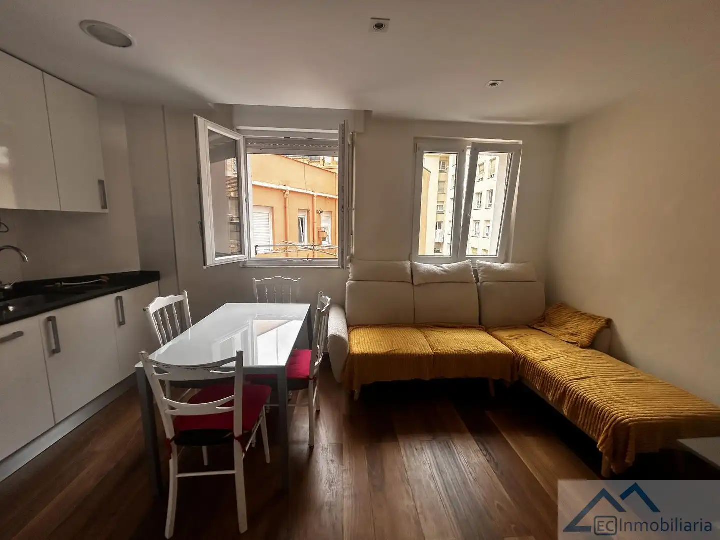 Wohnzimmer von Wohnung zur Miete in Santander mit Möbliert