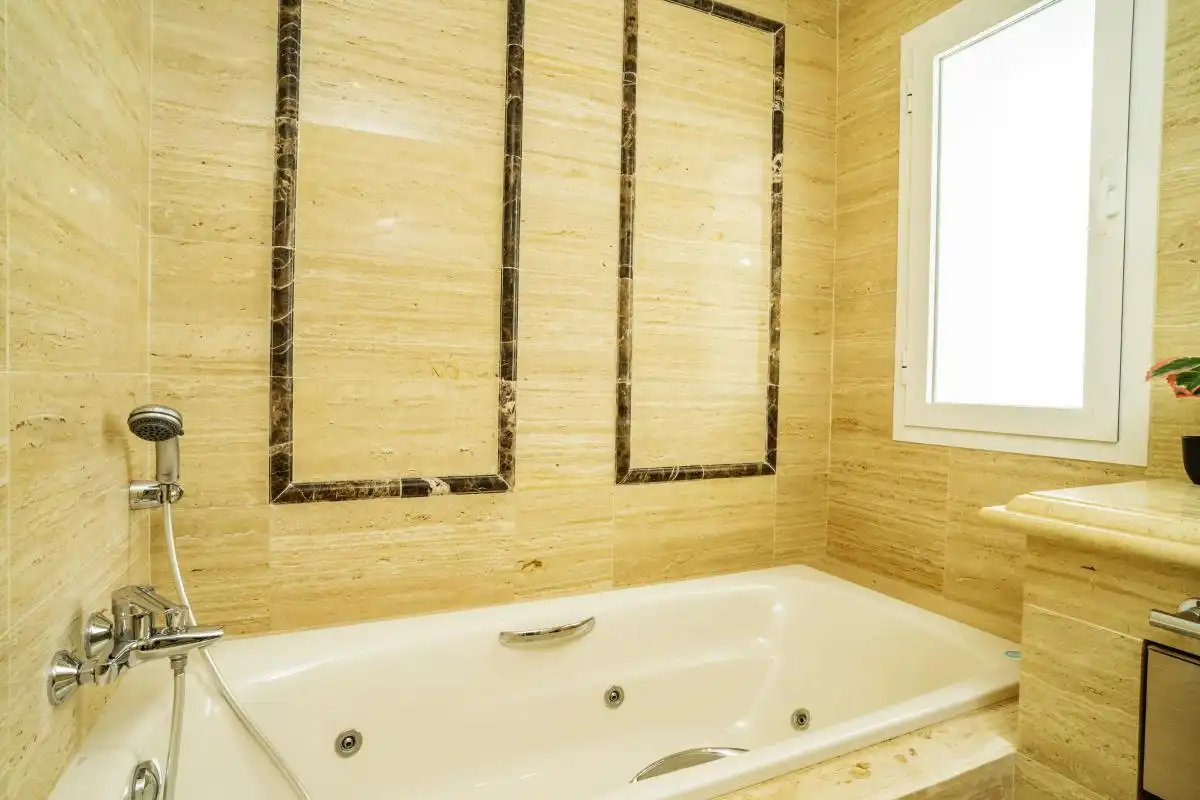 Bathroom of Flat for sale in Marbella  with Air Conditioner, Heating and Private garden
