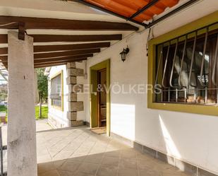 Exterior view of House or chalet for sale in Pozuelo de Alarcón  with Air Conditioner, Heating and Private garden