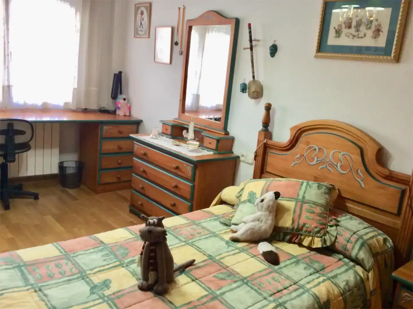 Dormitori de Casa adosada en venda en Huesca amb Jardí privat, Parquet i Moblat