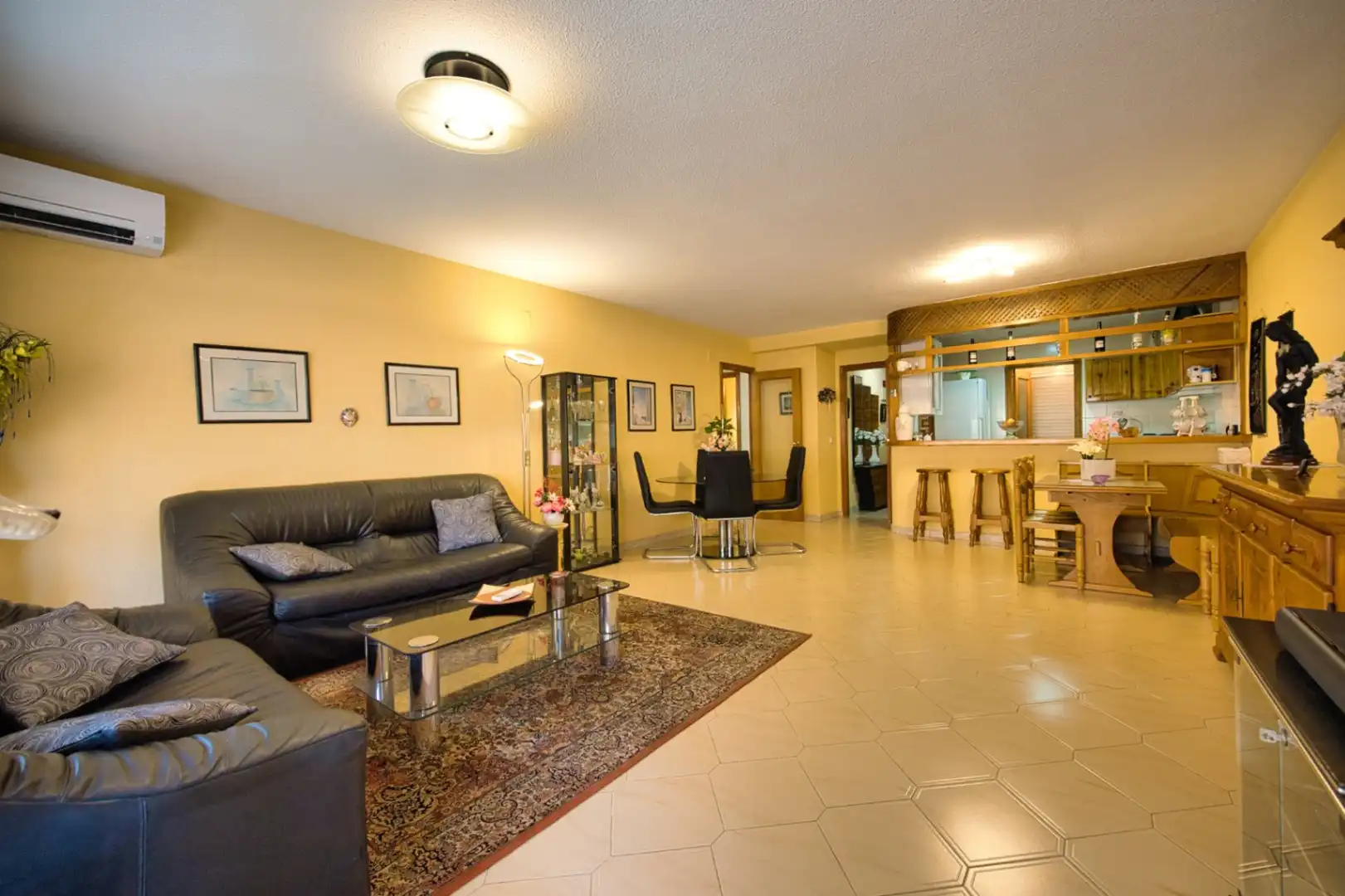 Sala de estar de Piso en venta en El Campello con Aire acondicionado, Calefacción y Jardín privado