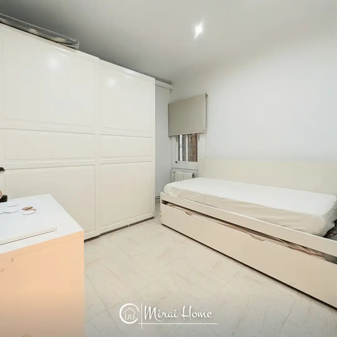 Habitación de Piso en venta en Barcelona con Calefacción, Amueblado y Horno