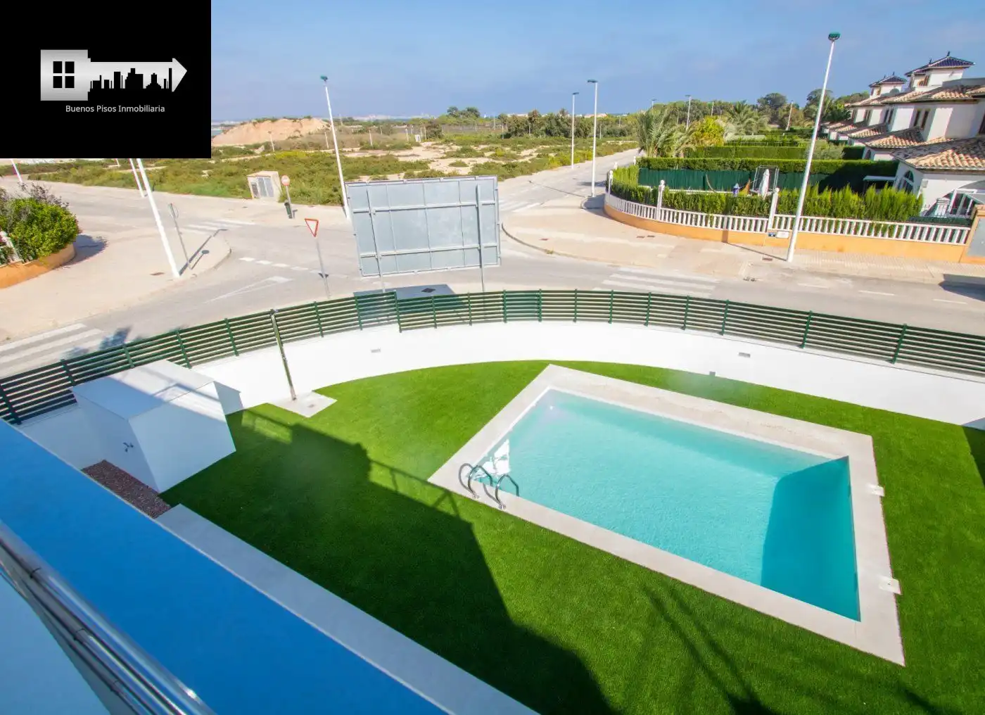 Vista exterior de Casa o xalet en venda en Elche / Elx amb Aire condicionat, Calefacció i Jardí privat