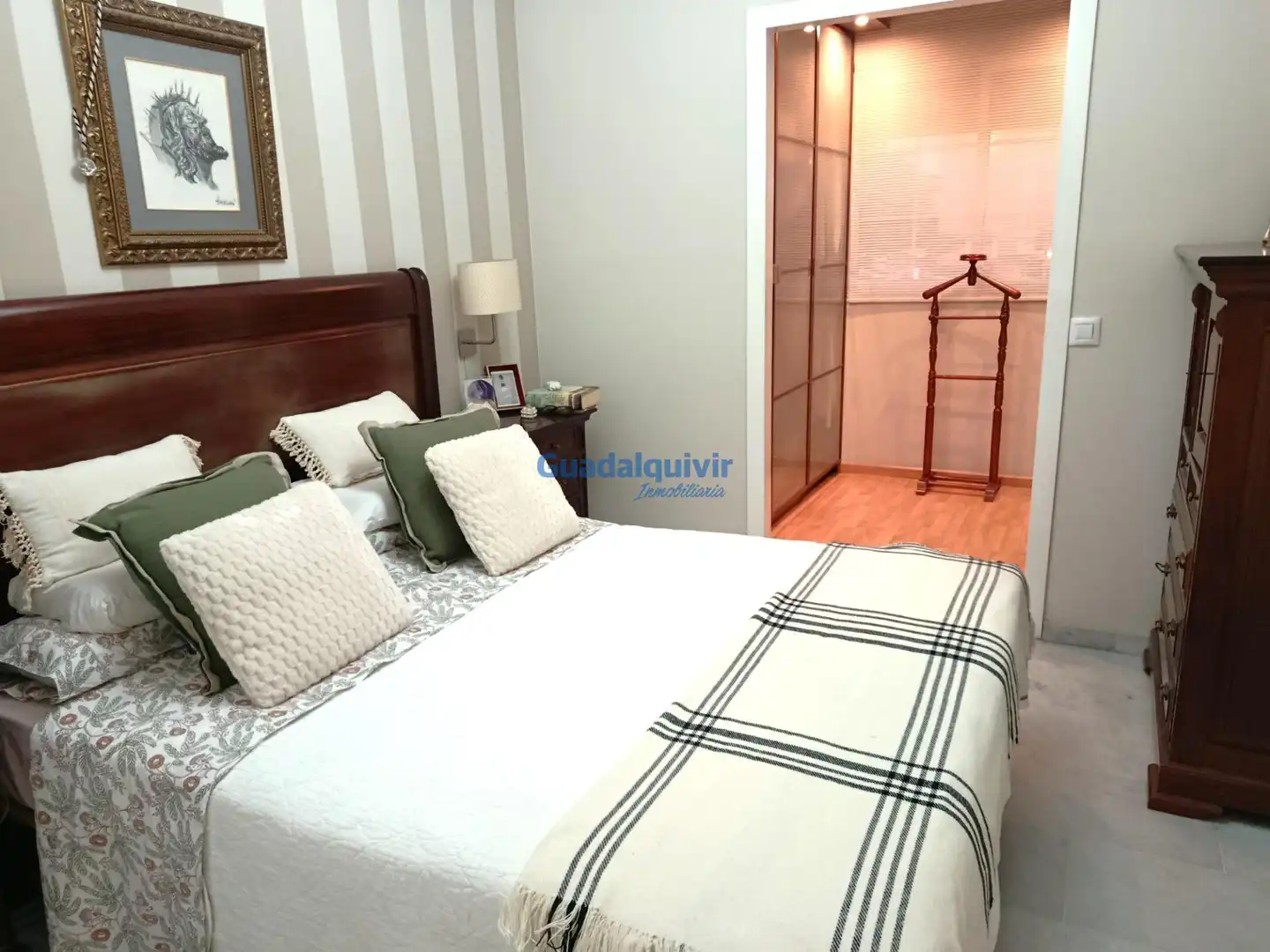 Habitación de Piso en venta en Sevilla con Aire acondicionado, Terraza y Trastero
