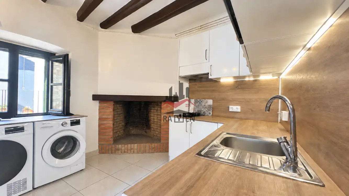 Cocina de Finca rústica en venta en Terrades con Calefacción y Jardín privado