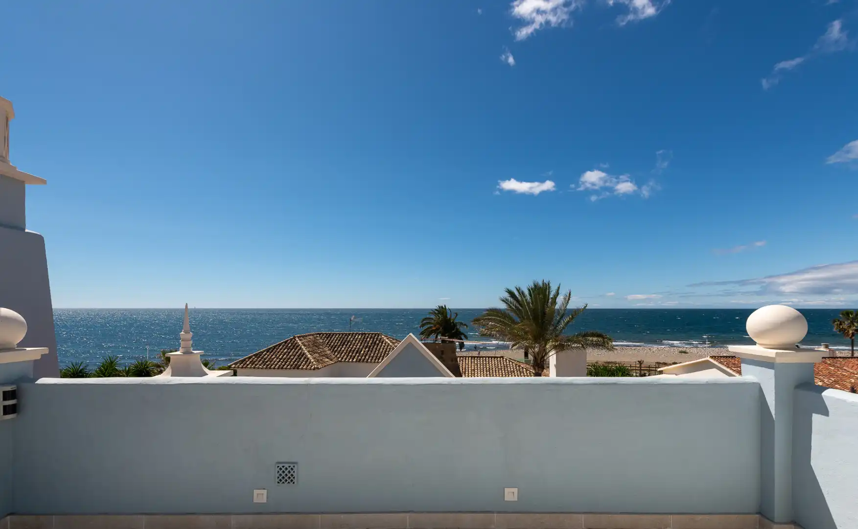 Vista exterior de Casa o chalet en venta en Marbella con Aire acondicionado, Calefacción y Jardín privado