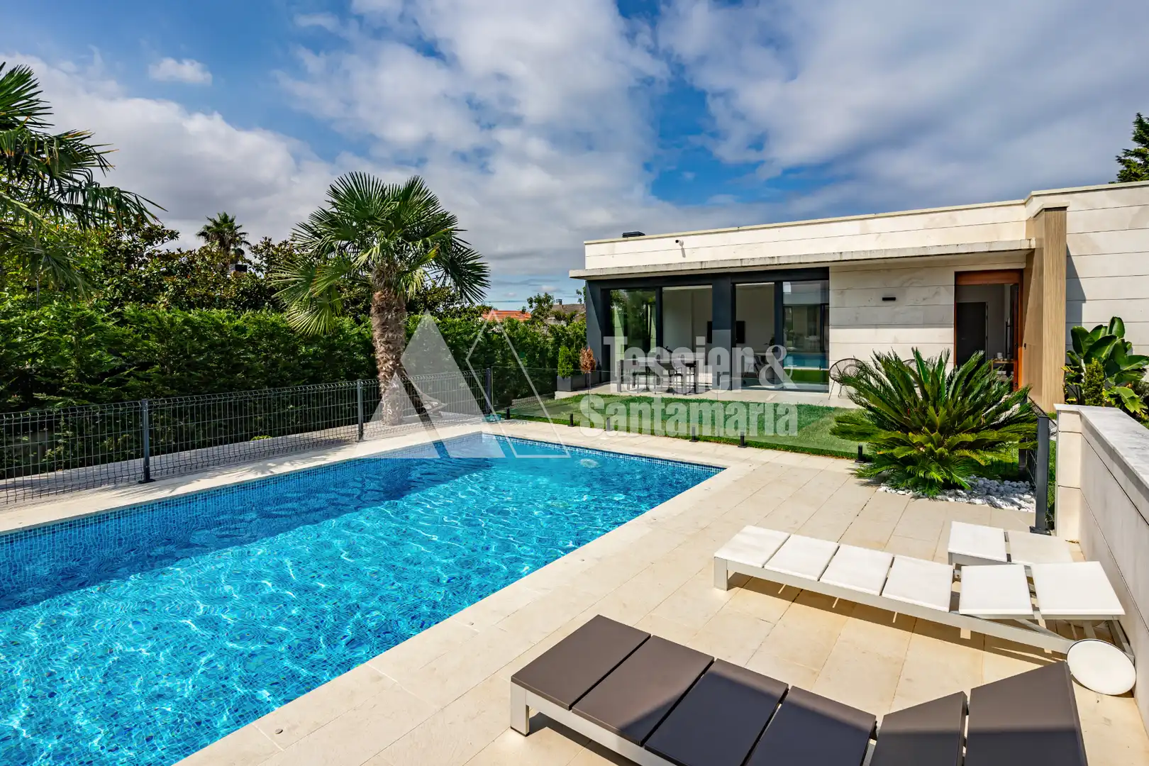 Piscina de Casa o chalet en venta en Gijón  con Calefacción, Jardín privado y Terraza
