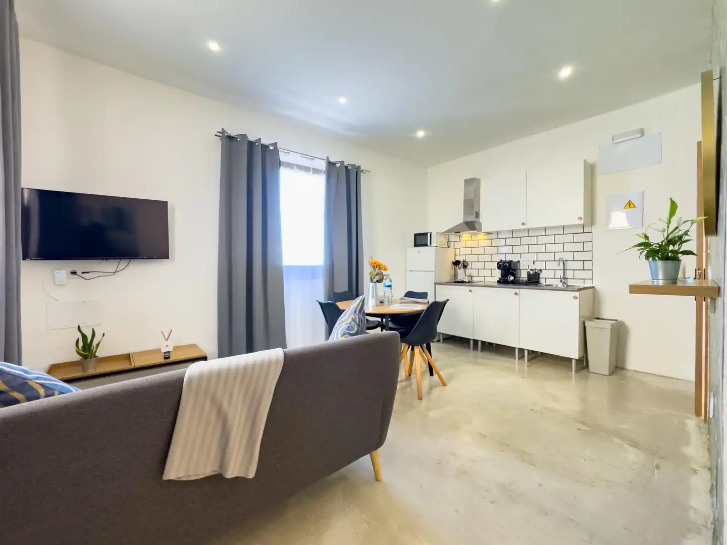 Sala d'estar de Casa o xalet en venda en Los Silos amb Aire condicionat, Terrassa i Moblat