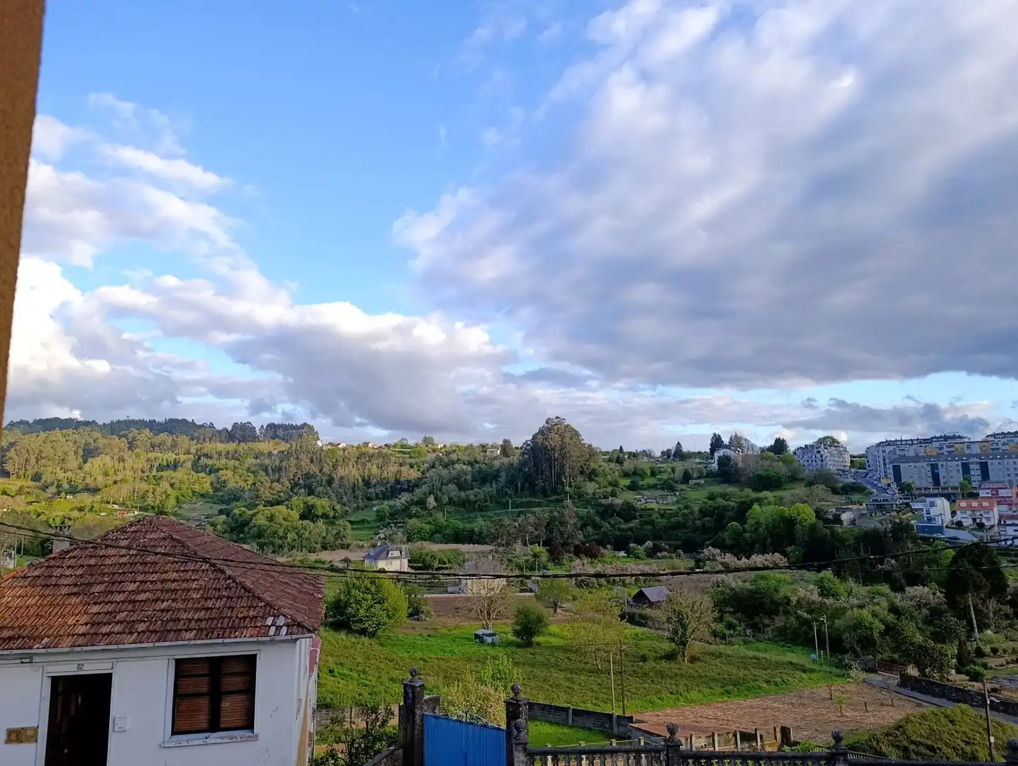 Vista exterior de Piso en venta en Betanzos con Amueblado, Horno y Lavadora