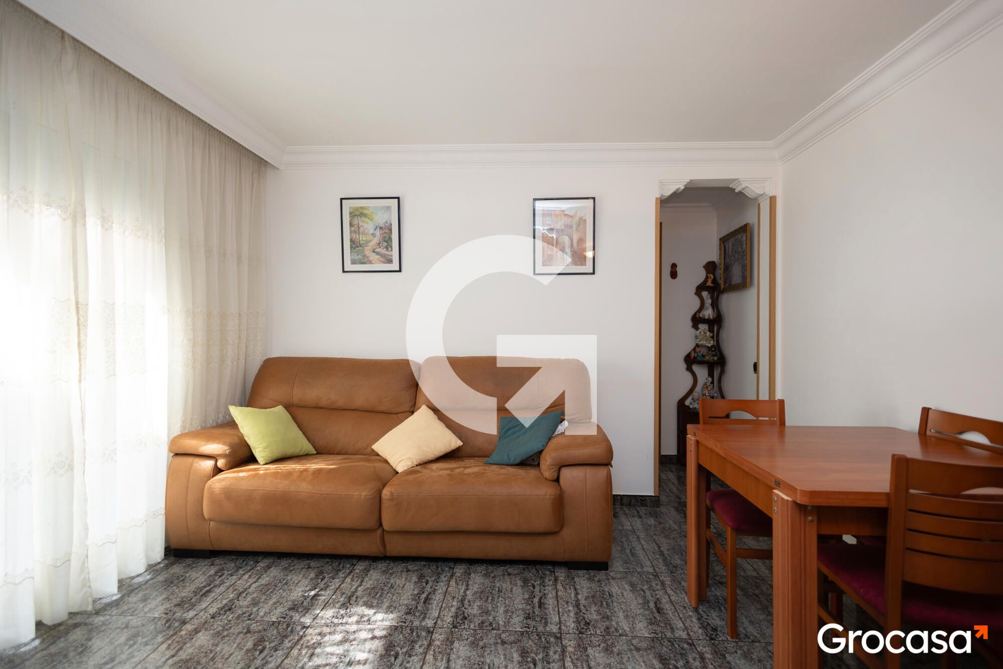 Living room of Flat for sale in L'Hospitalet de Llobregat  with Furnished, Oven and Balcony