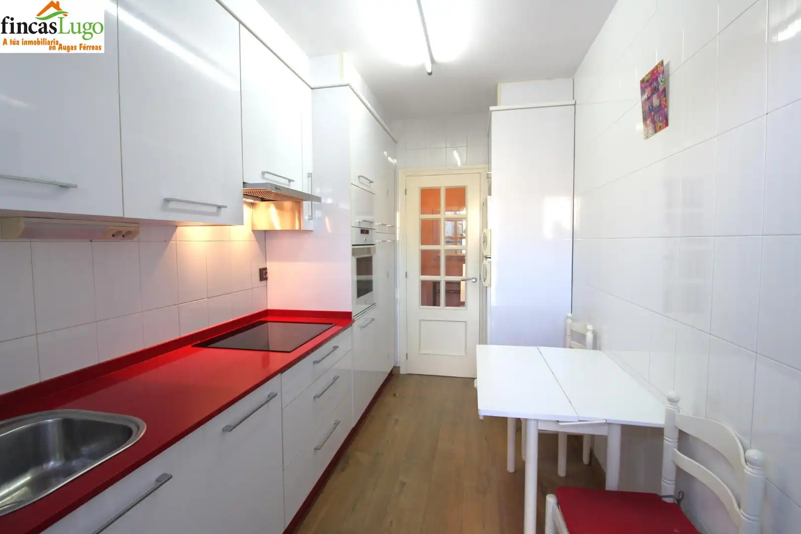Cuina de Apartament de lloguer en Lugo amb Calefacció, Traster i Moblat