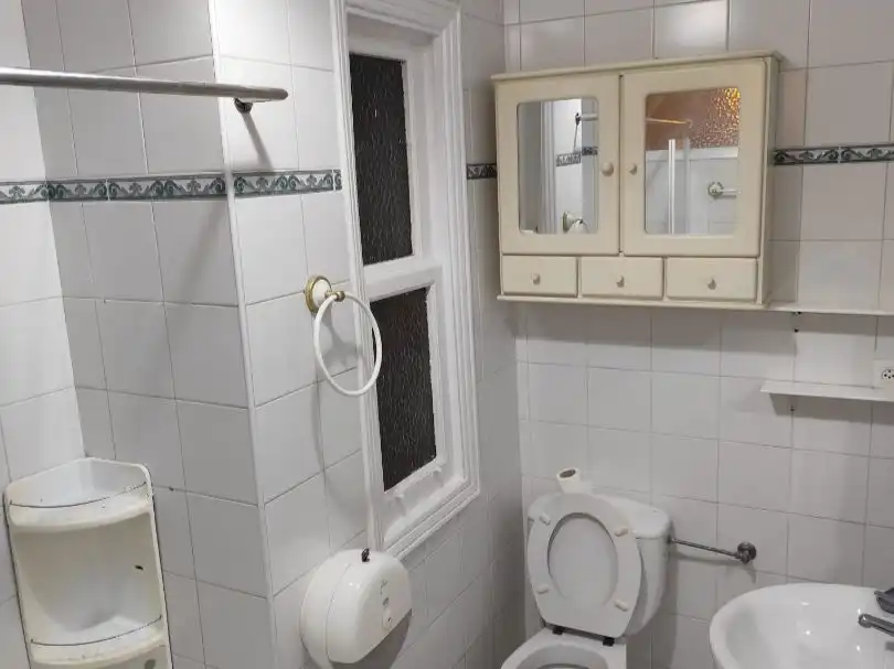 Baño de Piso de alquiler en Vigo  con Calefacción, Parquet y Amueblado