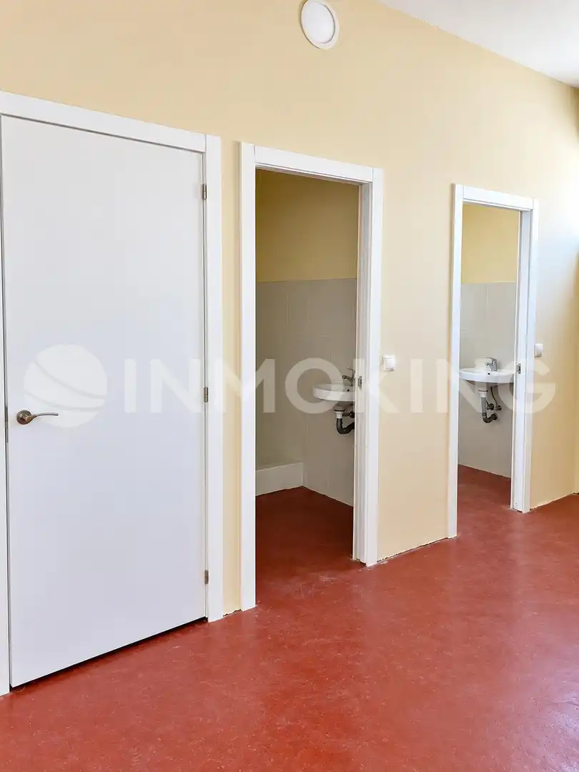 Baño de Nave industrial de alquiler en San Fernando de Henares
