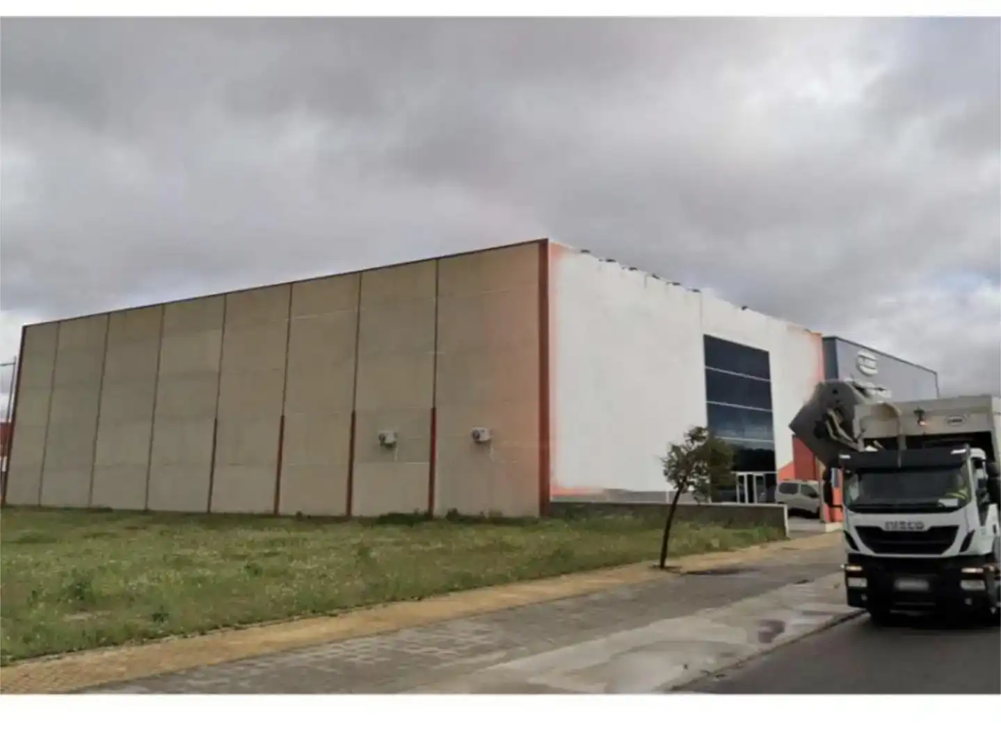 Außenansicht von Fabrikhallen zur Miete in Valdepeñas, Ciudad Real
