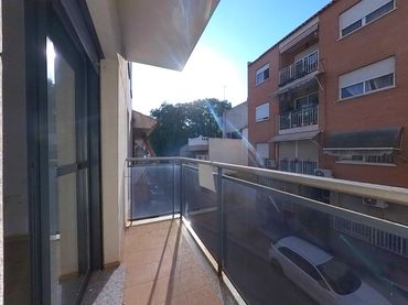 Piso con balcón en venta en Del Sol