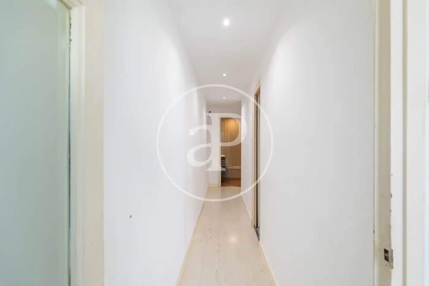 Flat for sale in Barcelona  with Air Conditioner and Heating