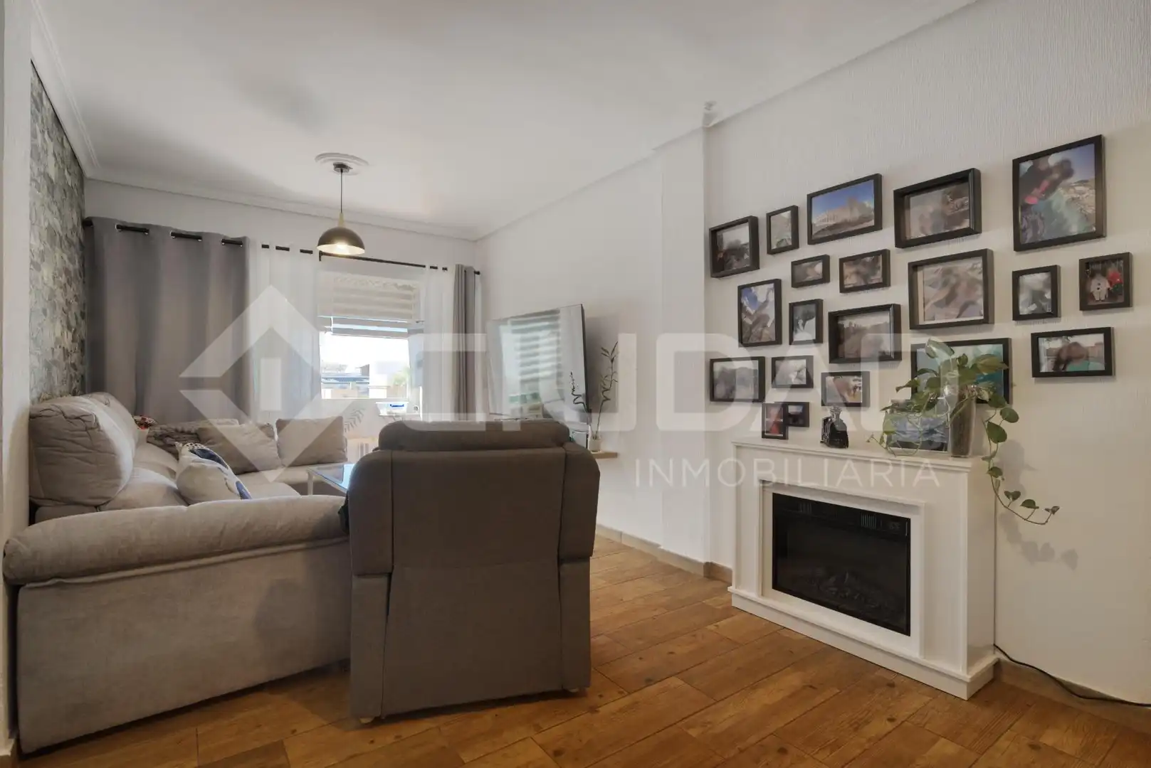 Living room of Flat for sale in San Juan de Aznalfarache  with Air Conditioner