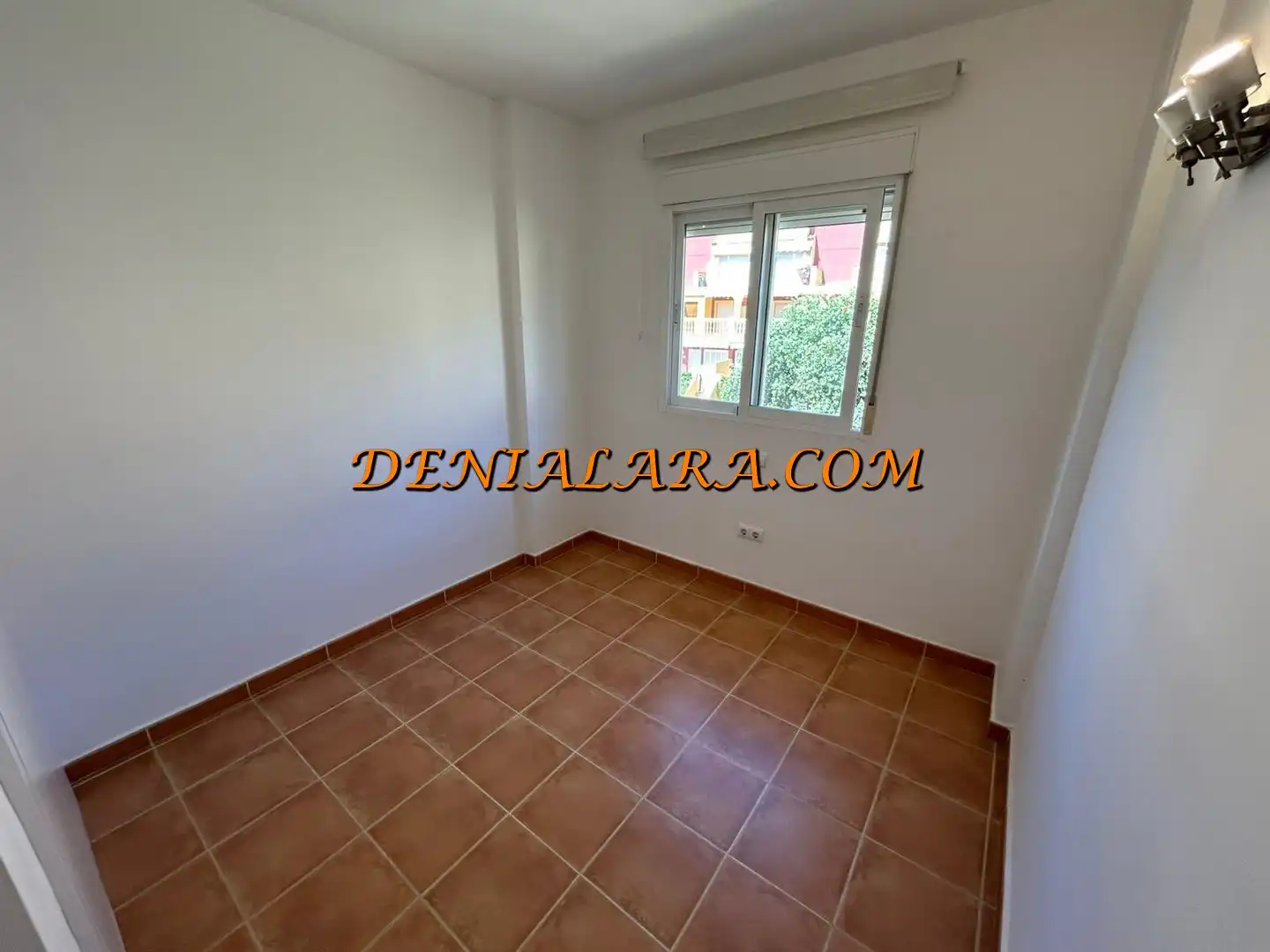Einfamilien-Reihenhaus zur Miete in Dénia mit Klimaanlage, Privatgarten und Terrasse