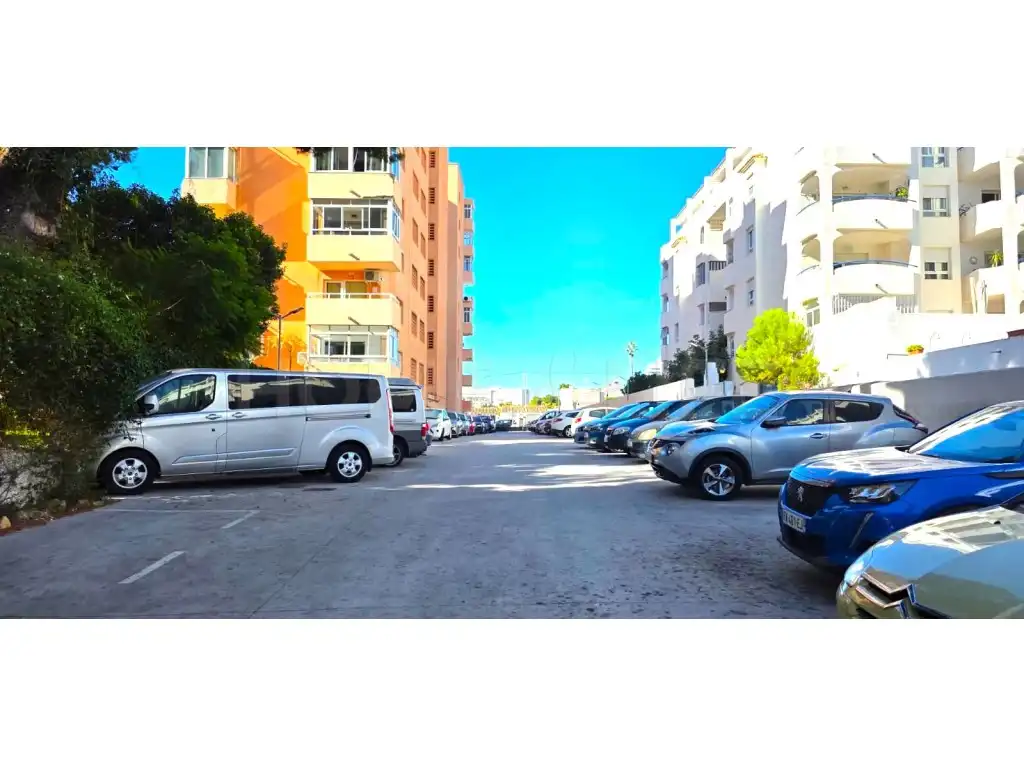 Parkplatz von Wohnung zum Verkauf in Benalmádena mit Schwimmbad und Gemeinschaftspool