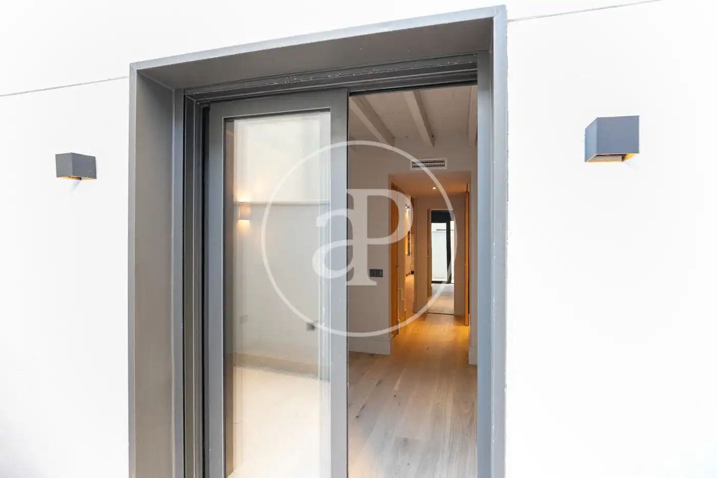 Wohnung zum Verkauf in Barcelona mit Klimaanlage, Heizung und Terrasse