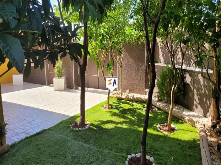 Jardí de Casa adosada en venda en Sierra de Yeguas amb Traster i Piscina comunitària