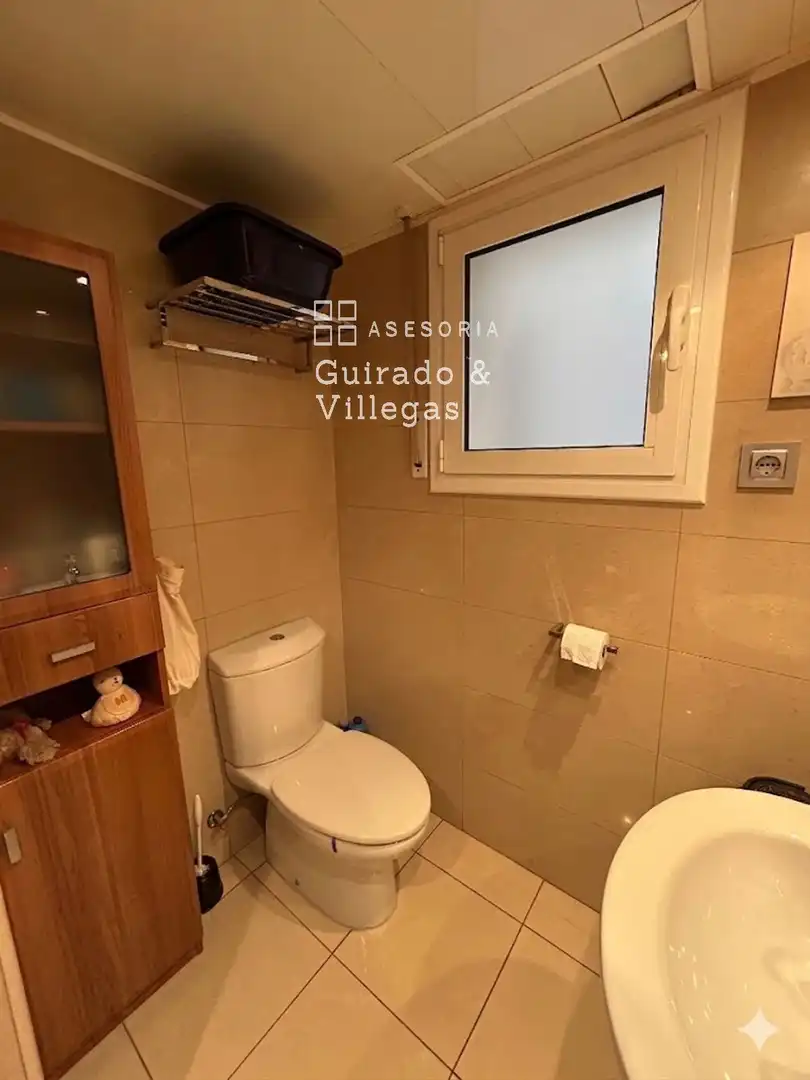 Badezimmer von Wohnung zum Verkauf in Barcelona mit Klimaanlage und Terrasse
