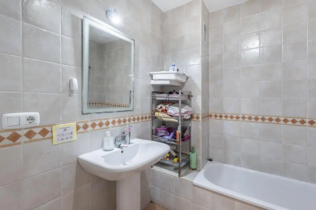 Badezimmer von Einfamilien-Reihenhaus zur Miete in Alhendín
