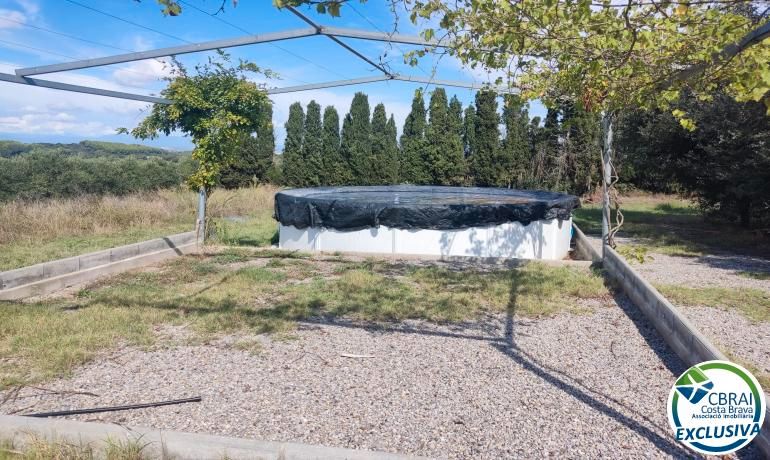 Piscina de Local en venda en Torroella de Fluvià