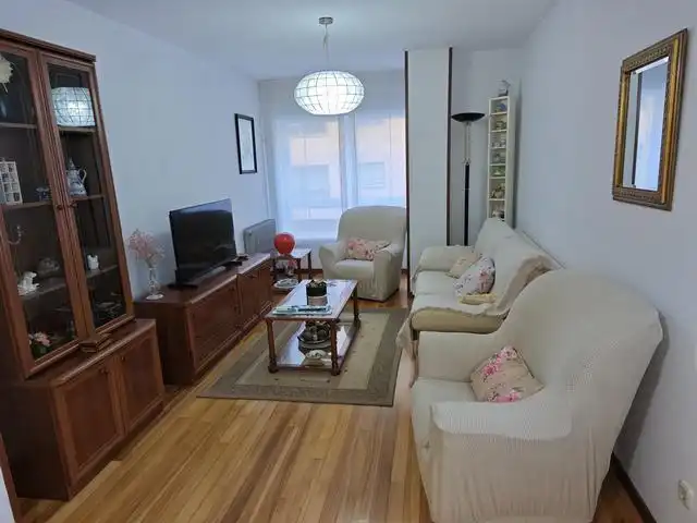 Sala de estar de Piso de alquiler en Ames con Calefacción, Parquet y Amueblado