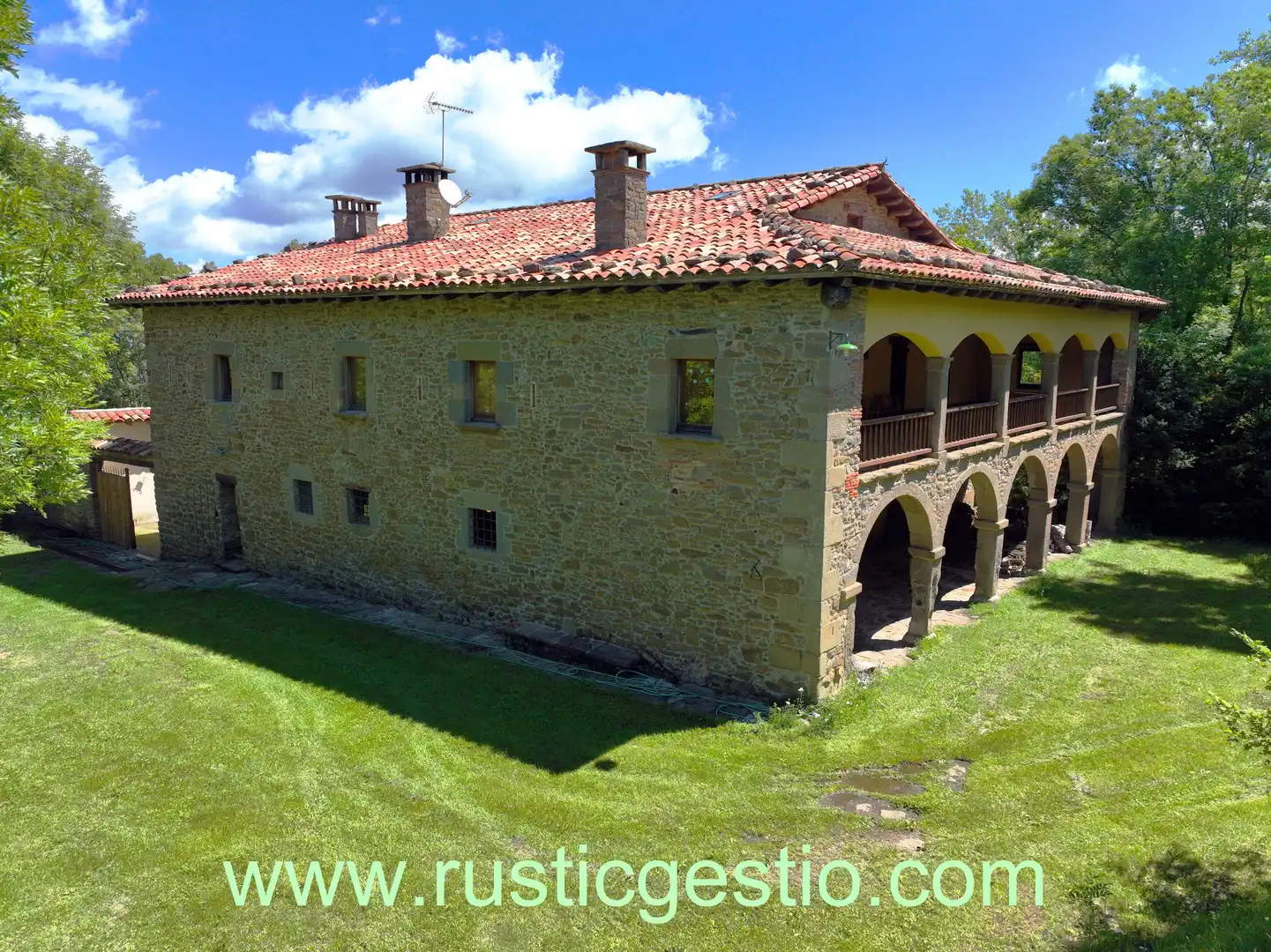 Außenansicht von Country house zum Verkauf in La Vall d'en Bas mit Heizung, Privatgarten und Parkett