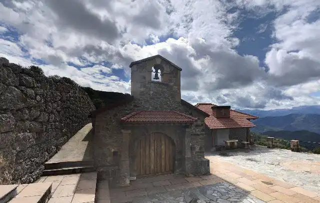 Vista exterior de Casa adosada en venda en Pesaguero