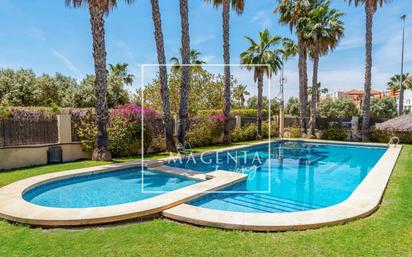 Jardí de Casa adosada en venda en El Campello amb Aire condicionat, Terrassa i Piscina