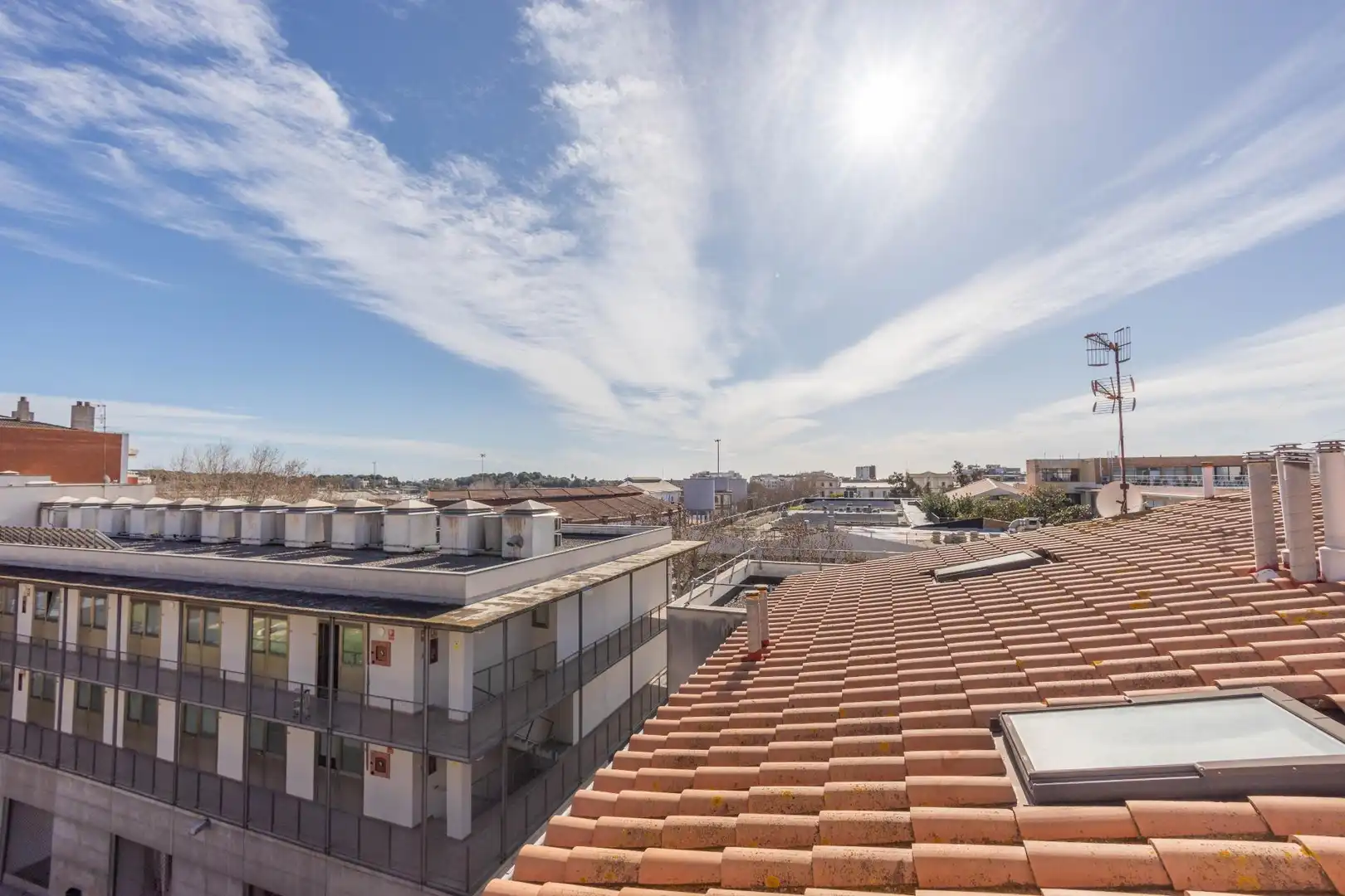 Vista exterior de Casa adosada en venta en Vilanova i la Geltrú con Aire acondicionado, Terraza y Trastero