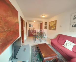 Living room of Flat to rent in  Granada Capital  with Heating and Balcony