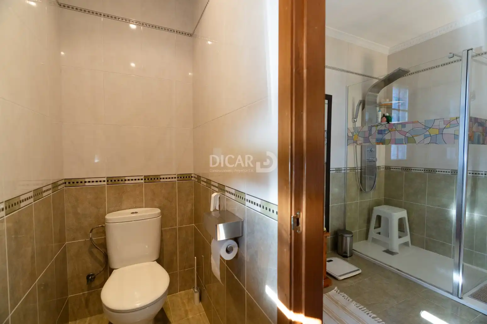 Dormitori de Casa o xalet en venda en Oviedo  amb Calefacció, Jardí privat i Parquet