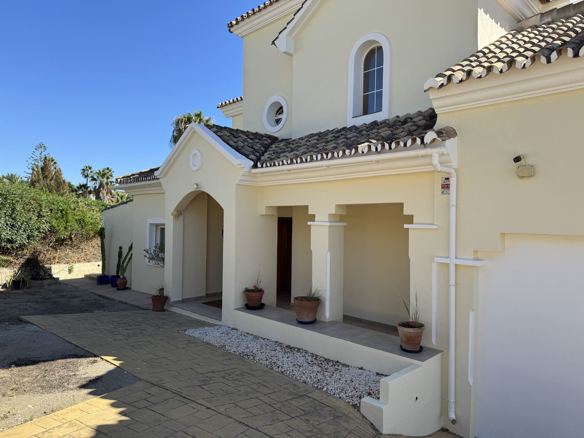 Exterior view of Houses for sale in Estepona  with Air Conditioner, Private garden and Terrace