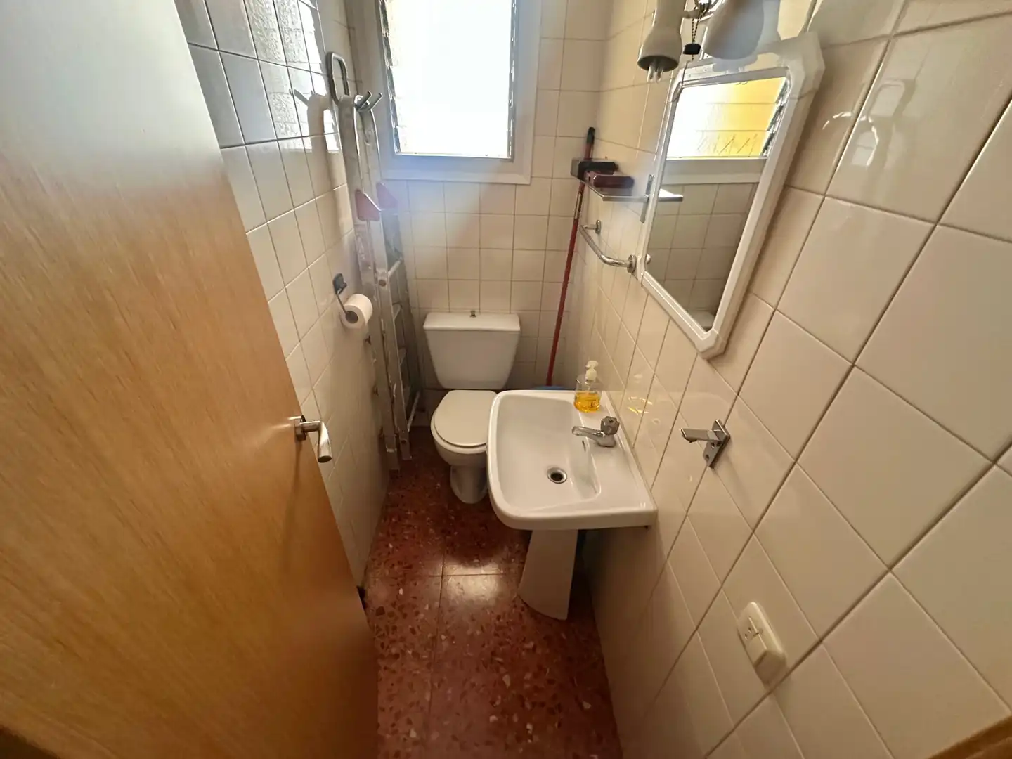 Baño de Piso en venta en Santa Coloma de Gramenet con Calefacción, Amueblado y Horno