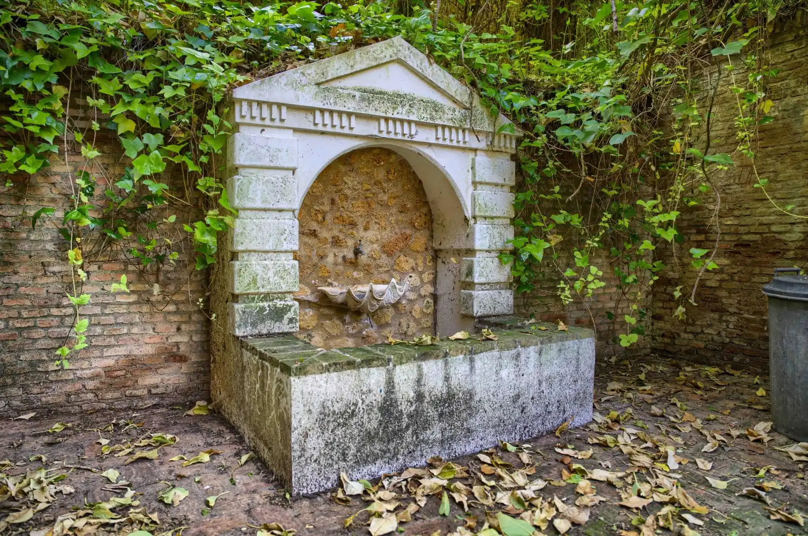 Jardí de Casa o xalet en venda en Sanlúcar la Mayor amb Aire condicionat, Jardí privat i Terrassa