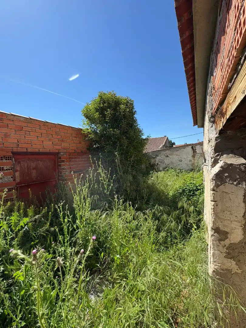 Finca rústica en venda en Muñopedro amb Jardí privat, Traster i Moblat