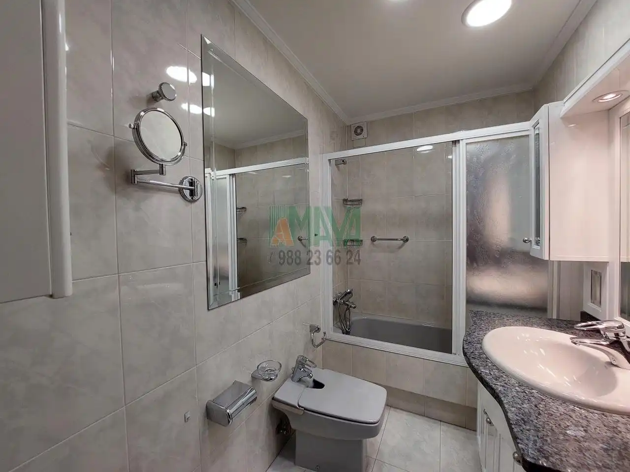 Badezimmer von Wohnung zur Miete in Ourense Capital  mit Heizung, Parkett und Möbliert