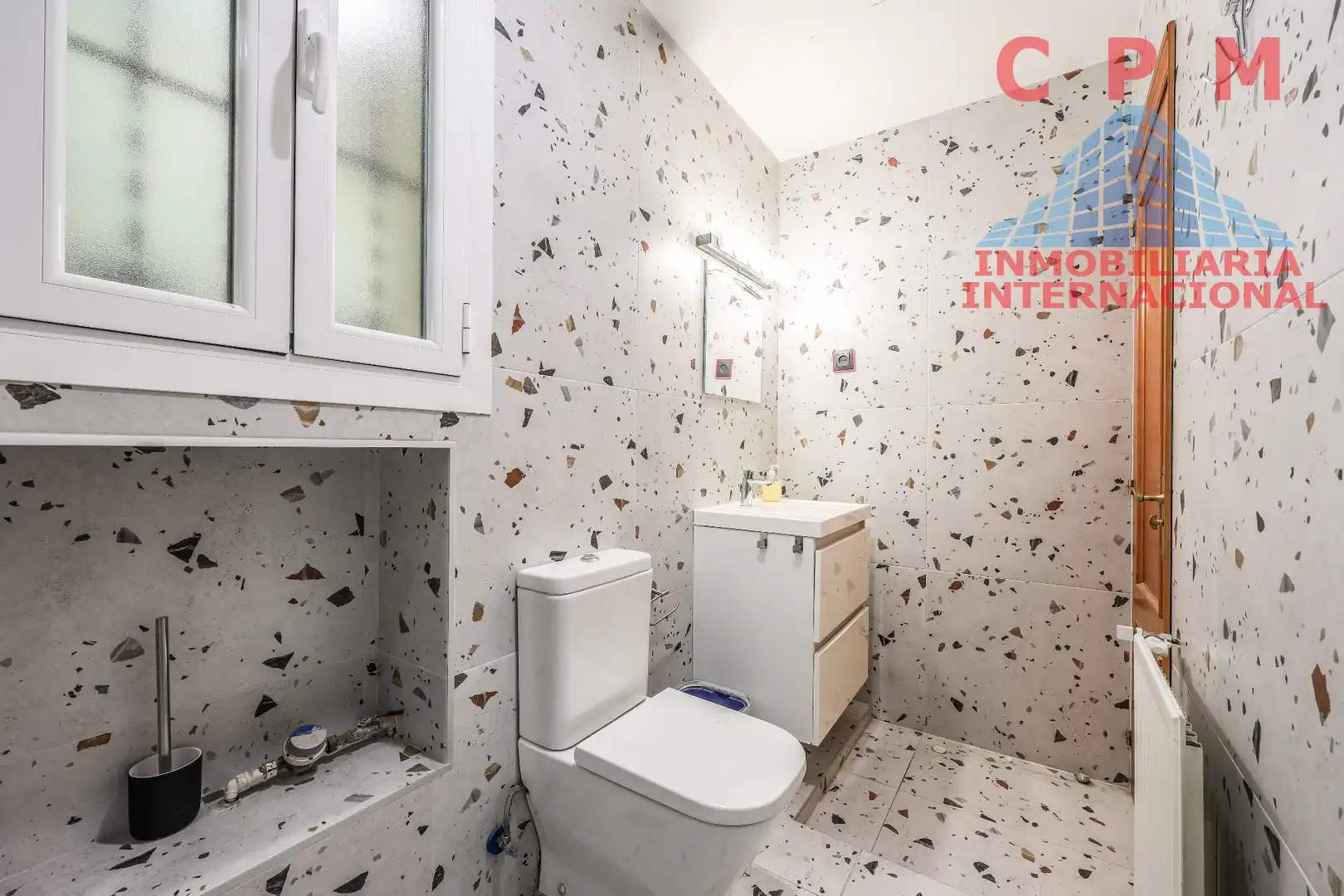Baño de Piso de alquiler en Madrid con Calefacción, Parquet y Amueblado