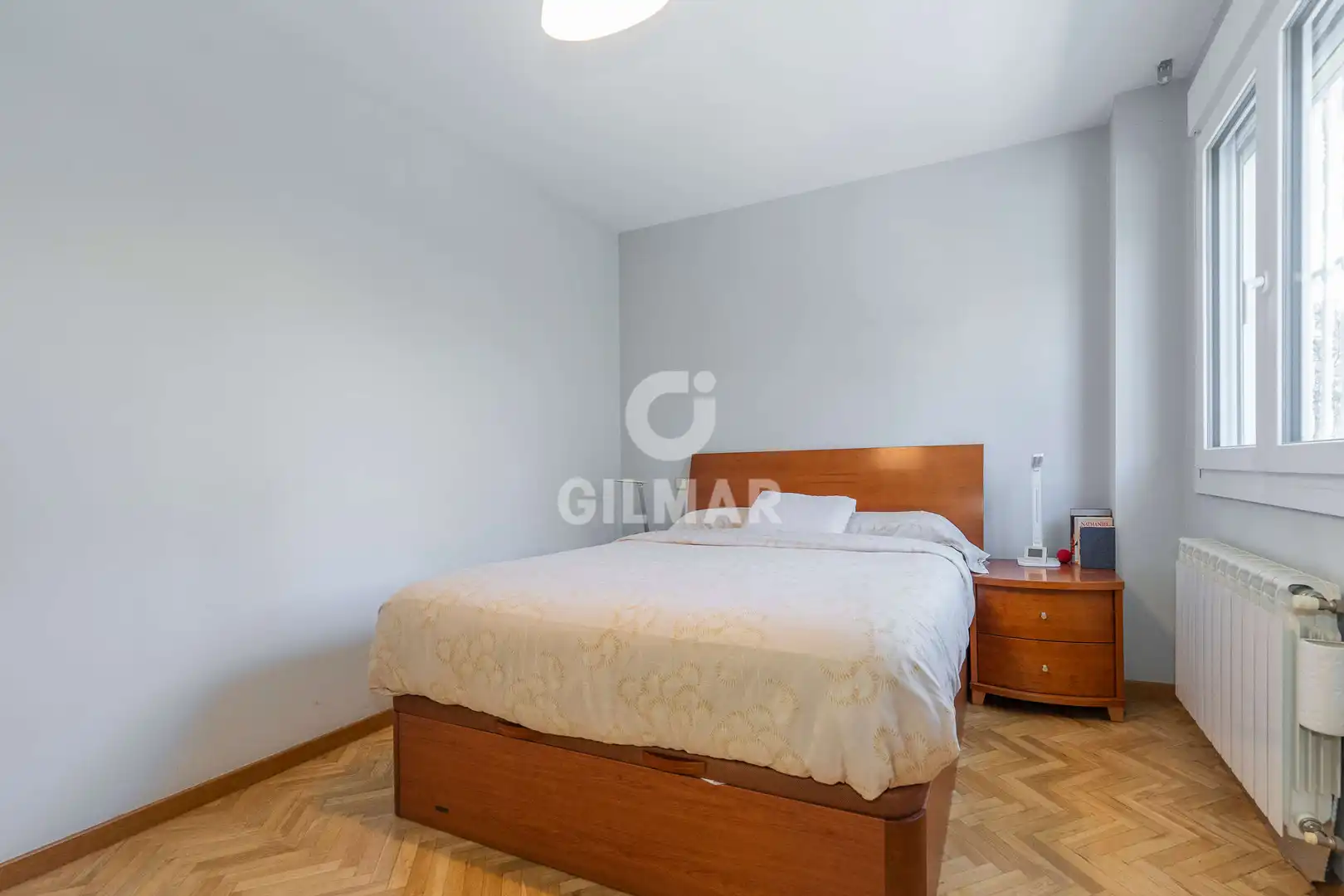 Dormitori de Casa adosada en venda en Madrid amb Calefacció i Jardí privat