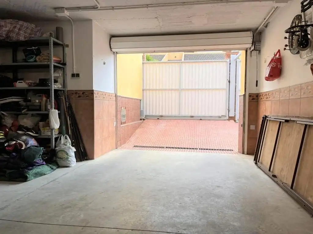 Parking de Casa o chalet en venta en Málaga con Aire acondicionado, Calefacción y Jardín privado