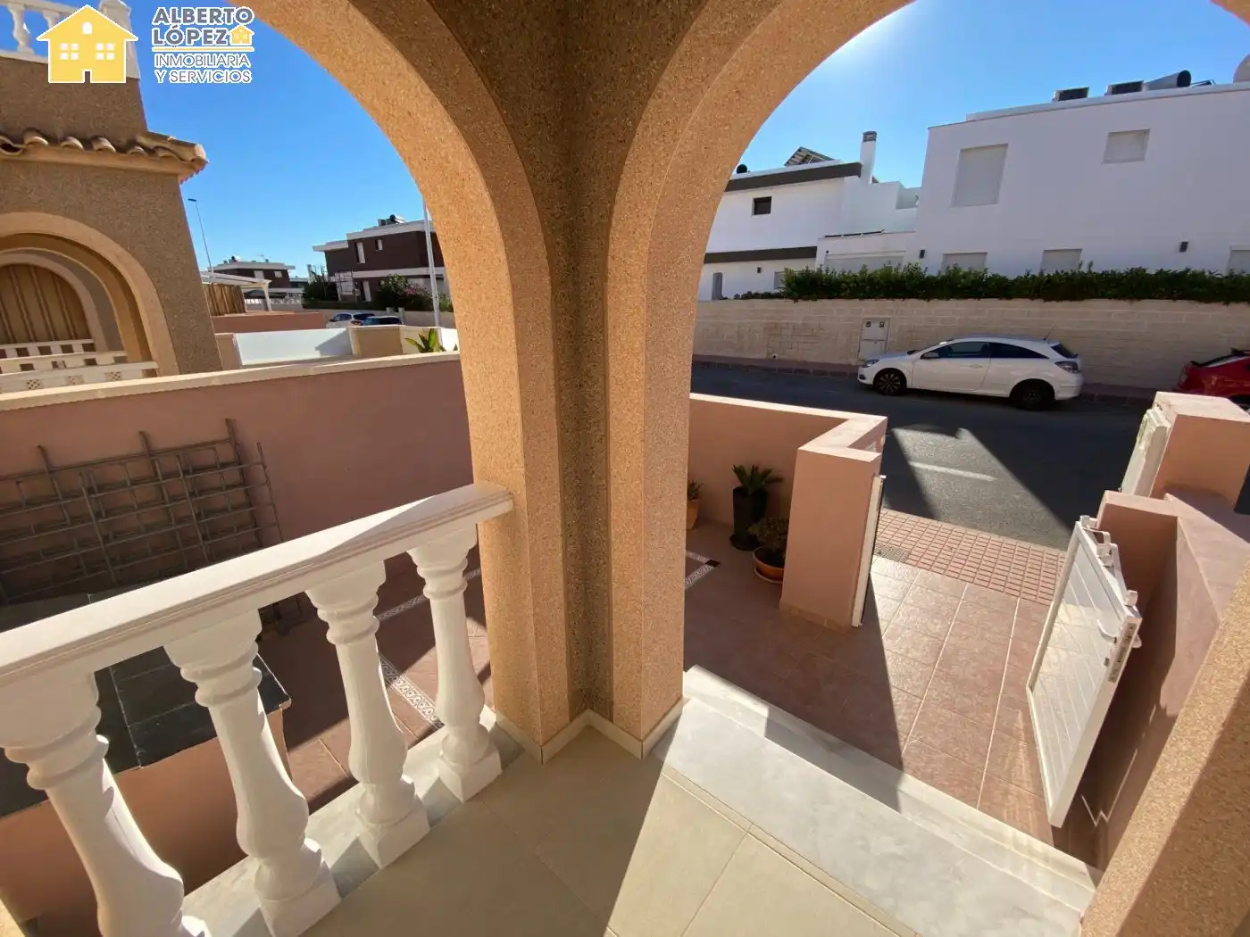 Vista exterior de Casa o chalet de alquiler en Santa Pola con Terraza, Amueblado y Alarma
