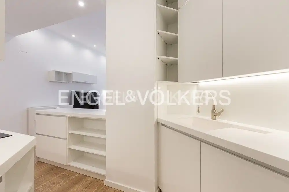 Kitchen of Flat for rent in Valencia  with Air Conditioner, Heating and Furnished