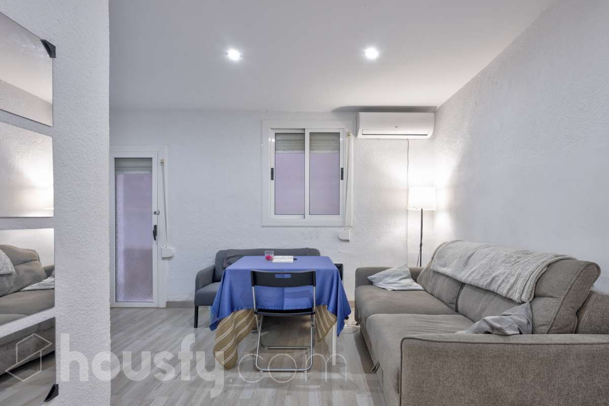 Living room of Flat for sale in  Barcelona Capital  with Air Conditioner, Heating and Parquet flooring
