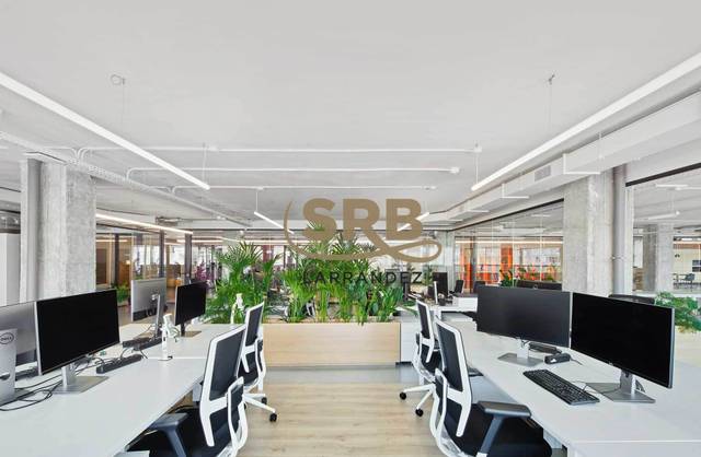 Oficina en Alquiler en Carrer de Pujades en El Parc i la Llacuna del Poblenou