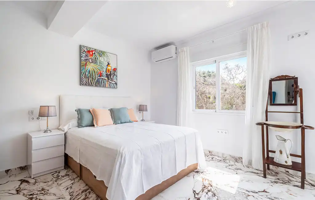 Dormitori de Casa o xalet en venda en Vélez-Málaga amb Aire condicionat, Jardí privat i Terrassa