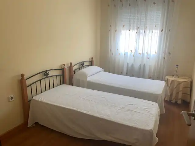 Habitación de Piso de alquiler en Puertollano con Aire acondicionado, Calefacción y Amueblado